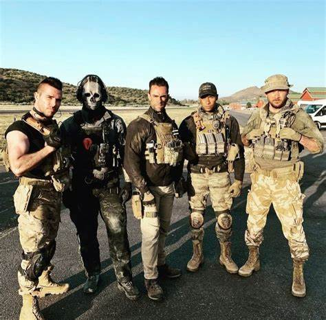 Task force 141(König, John ‘Soap, Kyle ‘Gaz’ Garrick, Alejandro Vargas, Simon ‘Ghost’ Riley, Captain John Price.)